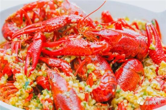 淮味千年|独树一帜蒜泥香，金湖龙虾“白腹美”！