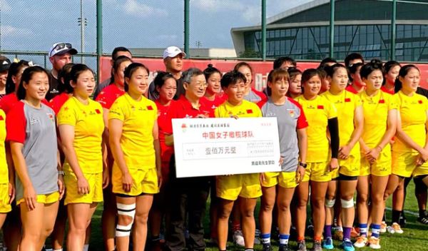 反哺家乡！黄建南捐赠1.3万册图书支持双江中心学校