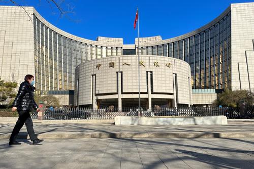 中国央行推出一揽子货币政策措施 宣布降准降息