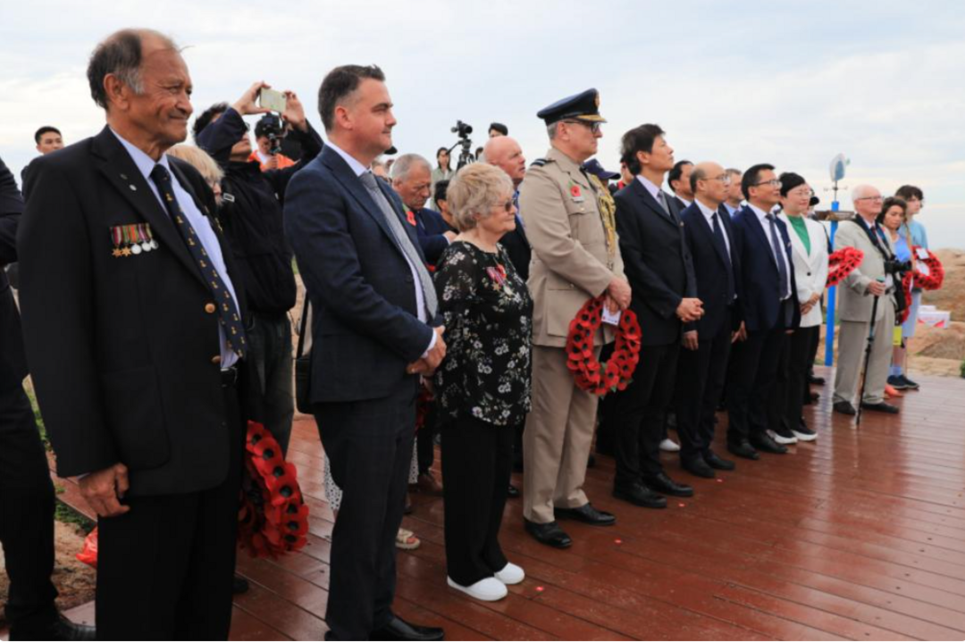 这一握，定格历史，延续友谊——东极渔民营救英俘纪念碑揭幕特写