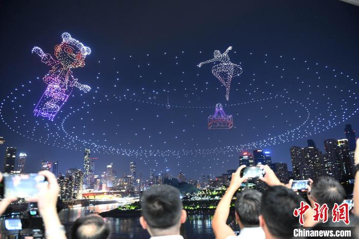 重庆无人机灯光秀刷新吉尼斯世界纪录