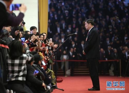 这是国家发展和改革委员会主任何立峰在“部长通道”接受采访。 新华社记者 金立旺 摄 图片来源：新华网