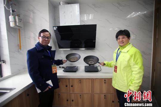 海外华文媒体代表探访天府新区。 王磊 摄 海外华文媒体代表探访天府新区。 王磊 摄