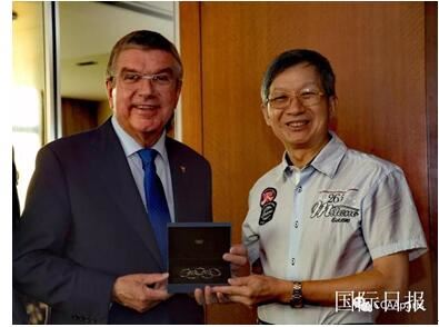 著名画家黄建南受聘美国比弗利艺术基金会高级艺术顾问 著名画家黄建南受聘美国比弗利艺术基金会高级艺术顾问